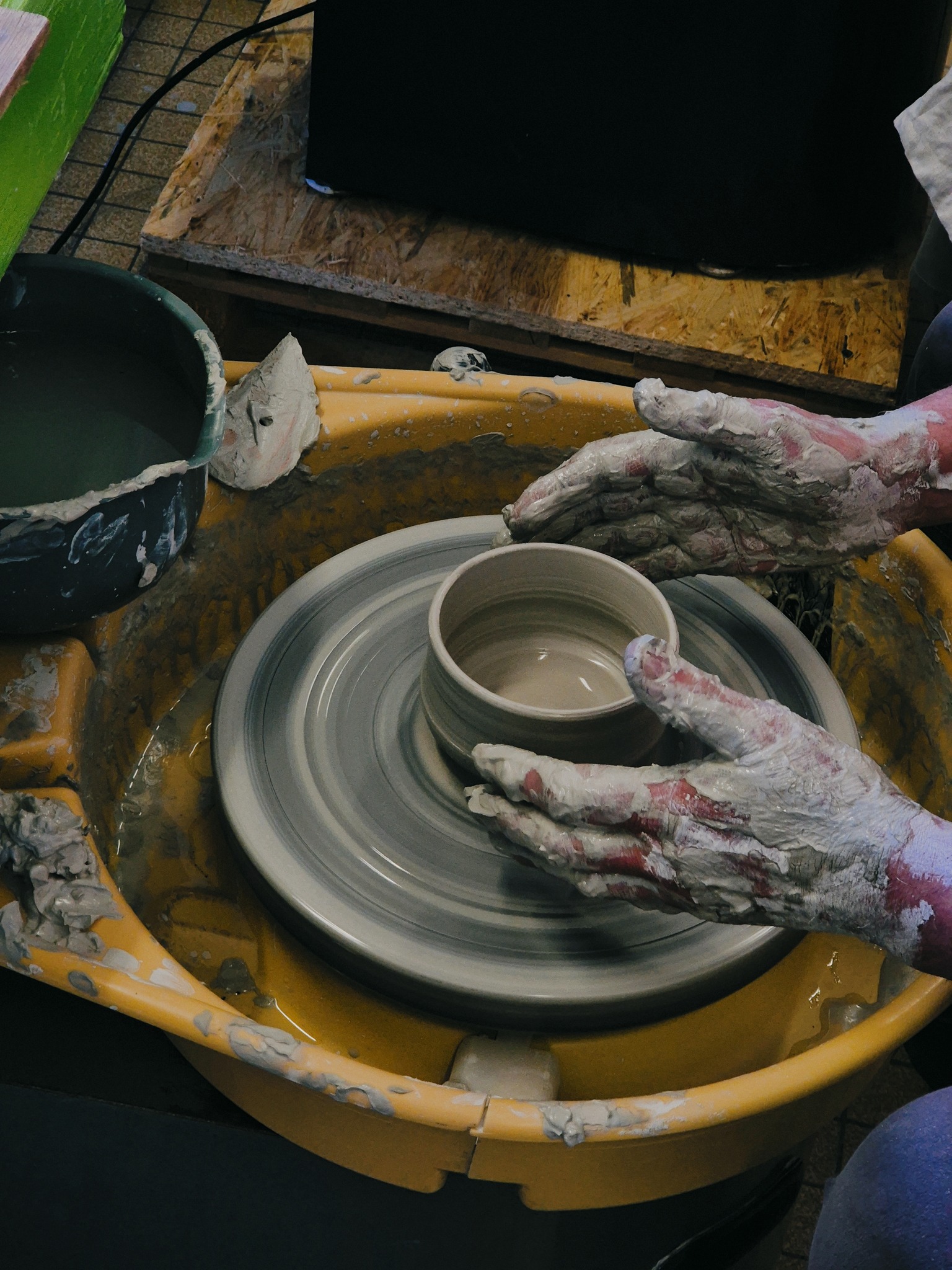 Ateliers tournage : stages de créations céramiques